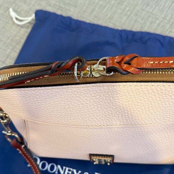 Dooney & Bourke Like new. Light Pink and Brown shoulder Bag - Picture 4 of 15